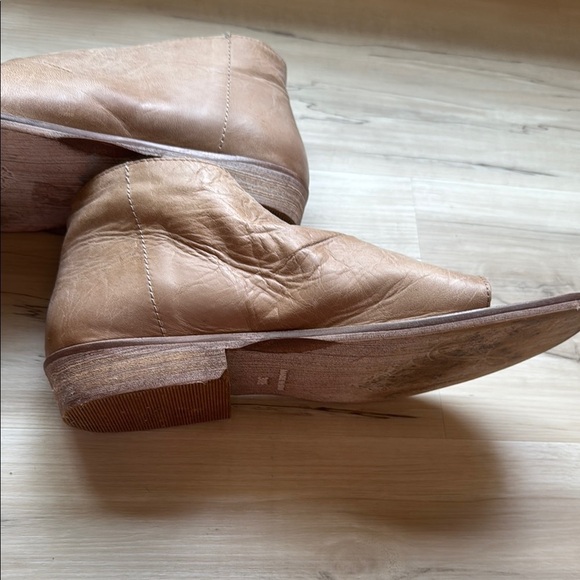 FREE PEOPLE Leather Mont Blanc Tan/Beige Wrap SANDALS/SHOE...
Sz 38 1/2 - Picture 7 of 15